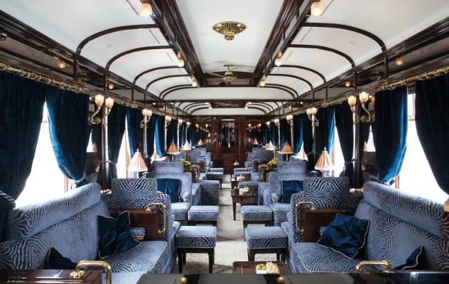 A nappali az Orient Expresszen.