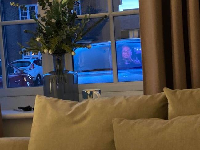 „A feleségem kinézett az ablakon, és észrevette, hogy a tévéképernyő tükröződése tökéletesen passzol a kocsijához."