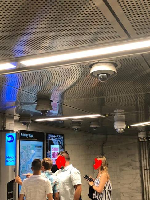 A biztonsági kamerák mindig hasznosak, de ez már inkább paranoia.
