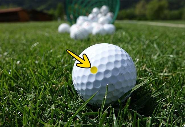 Miért vannak mélyedések a golflabdákon?