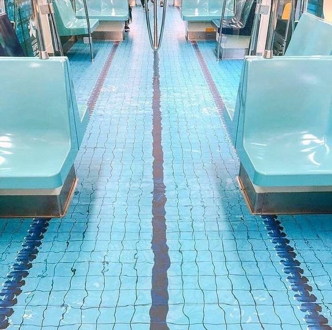 Egy kínai metró padlója.