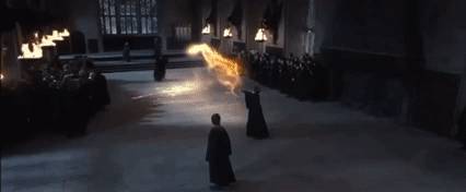 Perselus Piton levédi és a halálfalókra küldi McGalagony varázslatát a Harry Potter és a Halál ereklyéi második részében.