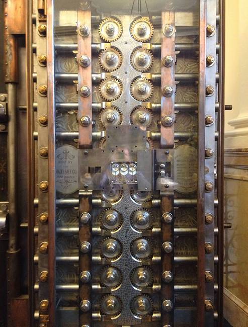A mechanika, ami a bankok páncéltermének az ajtaját működtette az 1800-as (!) években.