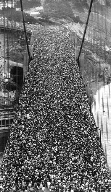1937. május 27-én ekkora tömeg gyűlt össze a Golden Gate híd megnyitására.