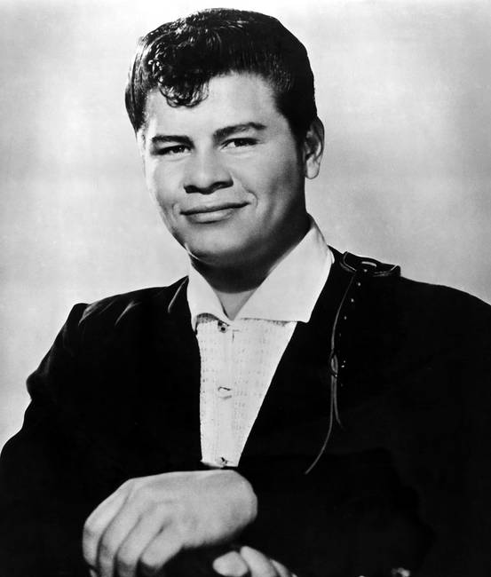 Ezen a képen Ritchie Valens énekes látható, aki 17 éves korában egy repülőgép balesetben hunyt el.