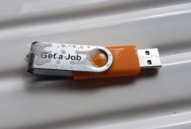 „A feleségem elmosta az USB-meghajtót, mert ragadós volt."