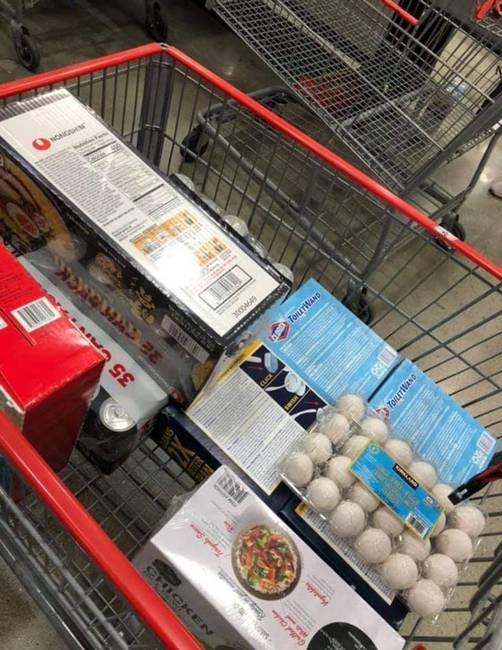 Ahhoz, hogy a pénztárnál gyorsabb legyen a kiszolgálás, fordítsd vonalkóddal felfelé a termékeket.