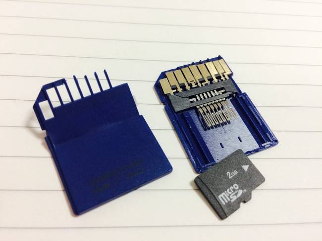 Egy SD-kártya, aminek valójában egy Micro SD-kártya adta a „szívét".