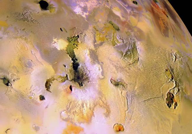 A felszínről készült kép több felvételből összeállítva: „Galileo” / NASA