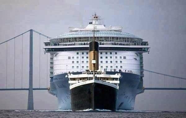 A Titanic méretbeli összehasonlítása egy ma használatos tengerjáró hajóval.