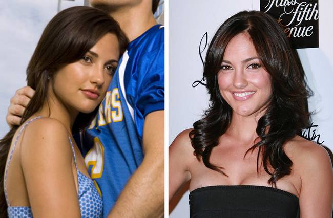 Minka Kelly pedig 26 évesen játszott el egy 16 éves lányt ugyancsak a Tiszta szívvel foci című filmben.
