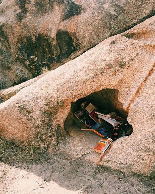 A Joshua Tree Nemzeti Parkban van egy kőbe rejtett titkos könyvtár.
