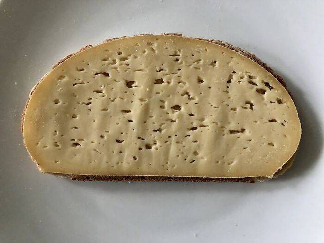 Ez a sajt tökéletesen passzolt ehhez a kenyérhez.