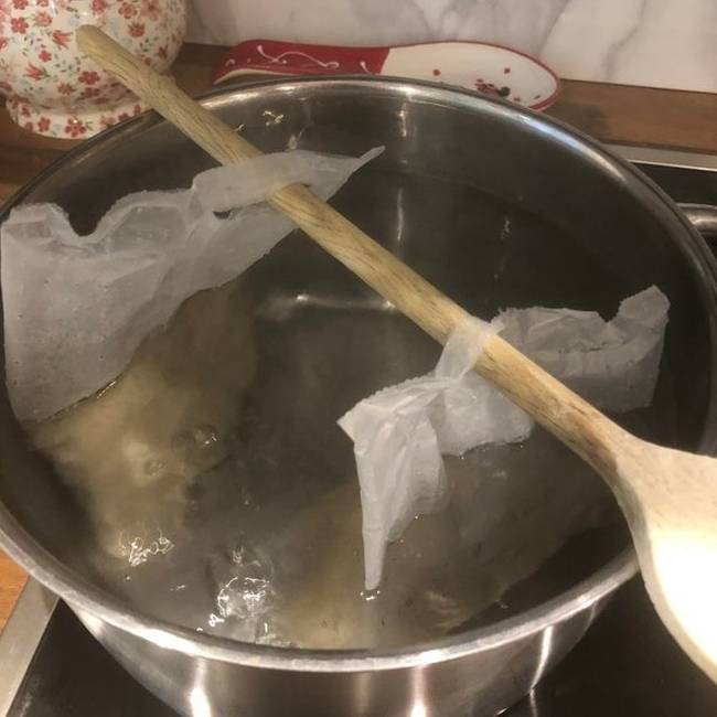 Hogyan főzzünk zacskós rizst anélkül, hogy megégetnénk vele a kezünk.