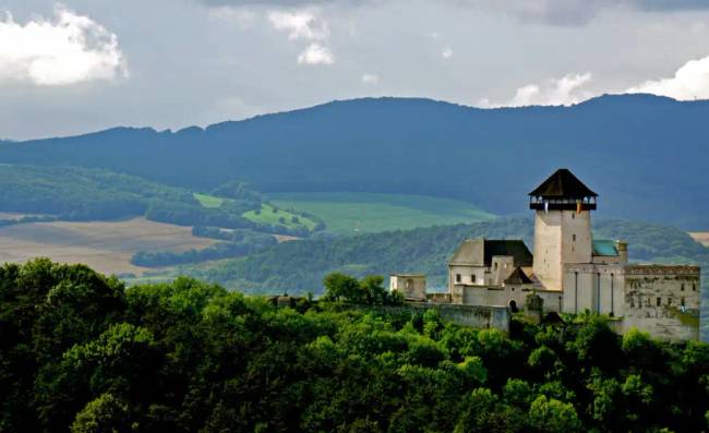 Vár