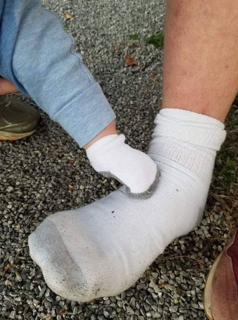 „Az 51-es méretű lábam az unokaöcséméhez képest."