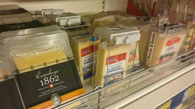 A sajt az egyik legtöbbet ellopott termék a boltokban. Ezt ebben az üzletben is jól tudják.