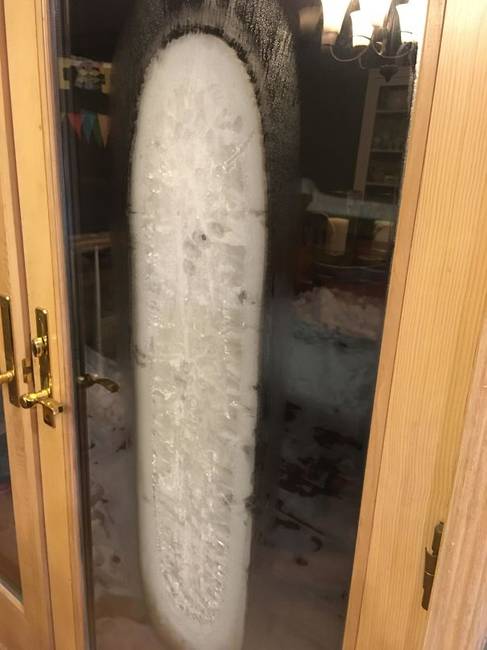 Ezeket az üvegajtós amerikai házakat nem a -40 °C-os hidegre tervezték.