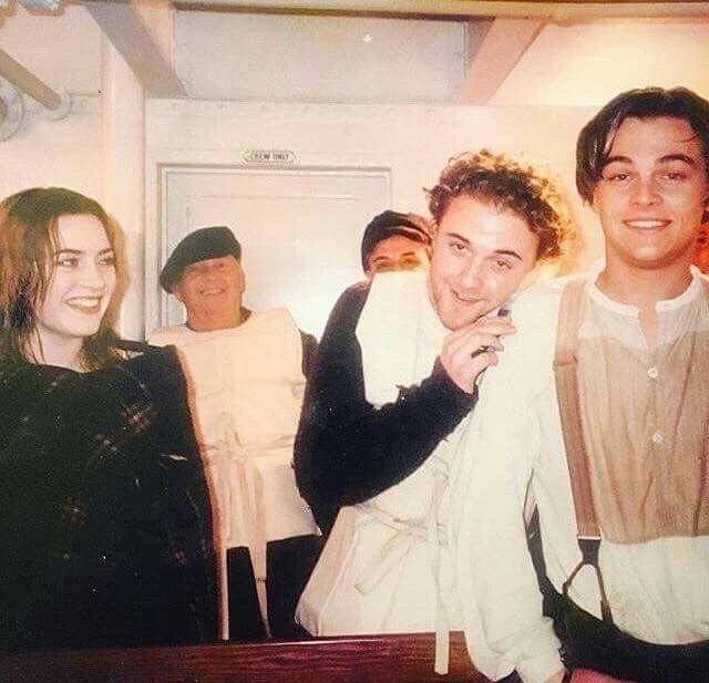 A Titanic című film csapata a forgatás szünetében.