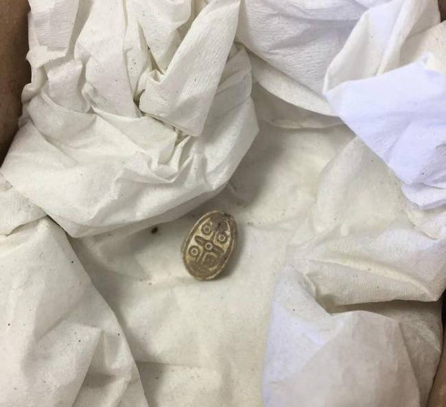 „3000 éves szkarabeusz amulett, amit az egyik kollégám talált egy régészeti feltárás során, Levante-ben."