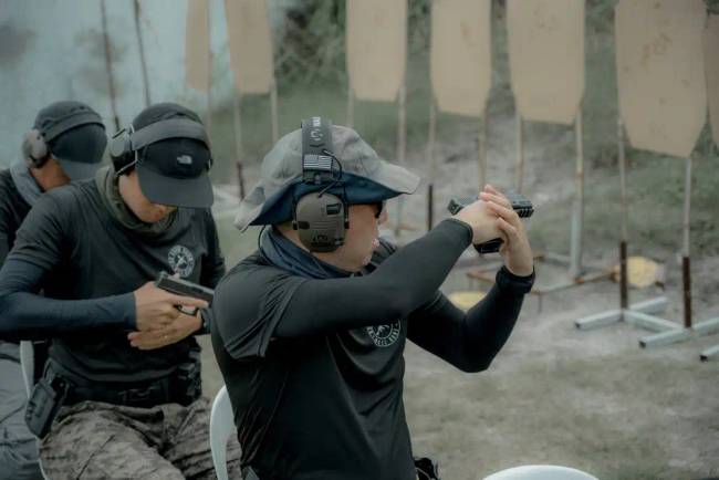 Tudtad, hogy John Wick nem csak a látszat kedvéért tartja ferdén a fegyverét a filmben?