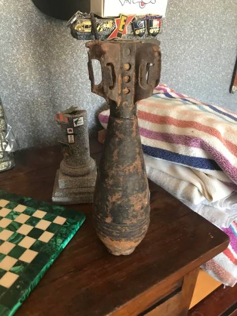 „A nagymamám szobájában találtam. Egy hatástalanított bomba vagy mi lehet?!"