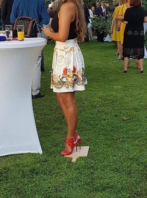 Egy igazi nő minden helyzetben elegáns.
