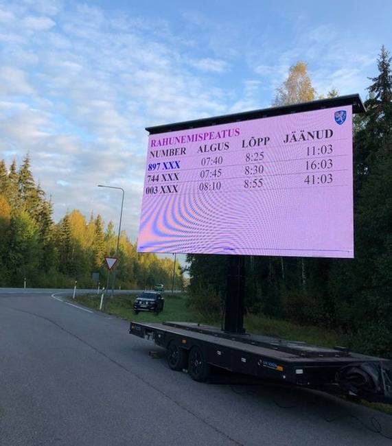 Észtországban a pénzbírság helyett az autóvezetők alternatív büntetést is kaphatnak: bizonyos időre félre kell állniuk a kocsijukkal, le kell állítani a motort, és el kell gondolkodniuk a viselkedésükön.