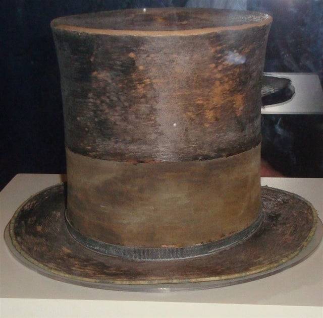 A cilinder, amit Abraham Lincoln viselt azon az estén, amikor lelőtték.