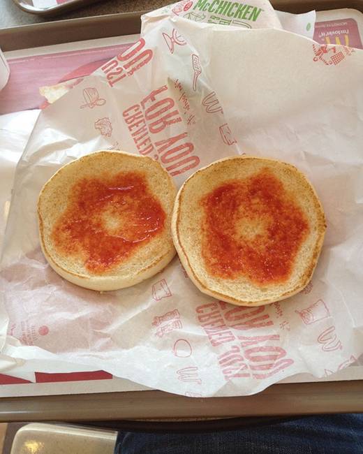 „Szóltam, hogy 'csak ketchuppel szeretném kérni' a hamburgert."