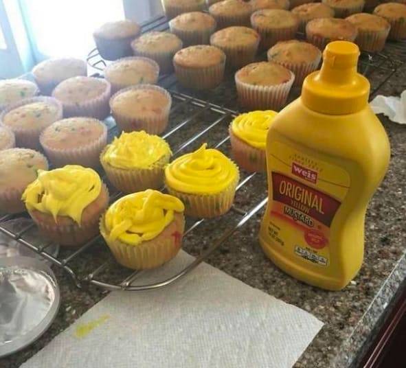 Muffin-dekorálás mustárral.