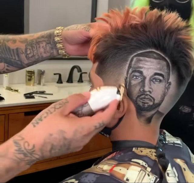 Ő pedig Kanye West-et.