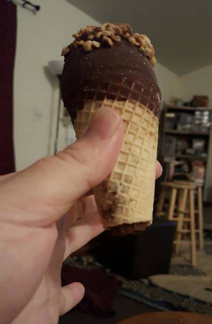 Képzeld el, hogy valaki előre leharapja előled a fagyi legjobb részét.