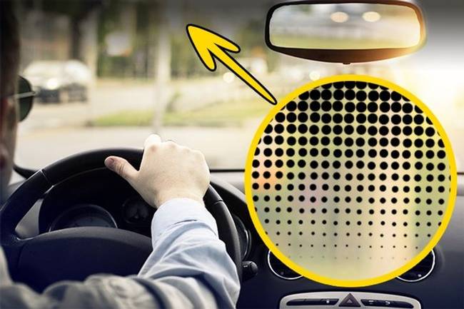 Miért vannak kis pontok az autók szélvédőjén?