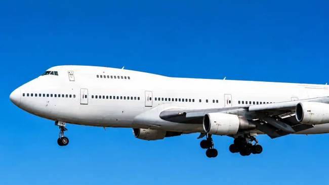 Miért van púp a Boeing 747-es repülőgépen? Hogyan jelent meg és mi a funkciója?