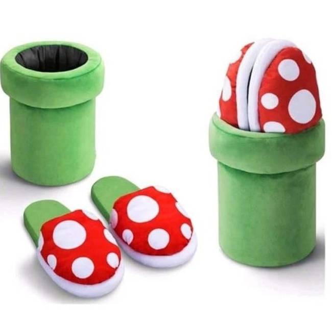 Ez az otthoni papucs és a tartója úgy néz ki, mint a videojátékokból ismert Piranha Plant.