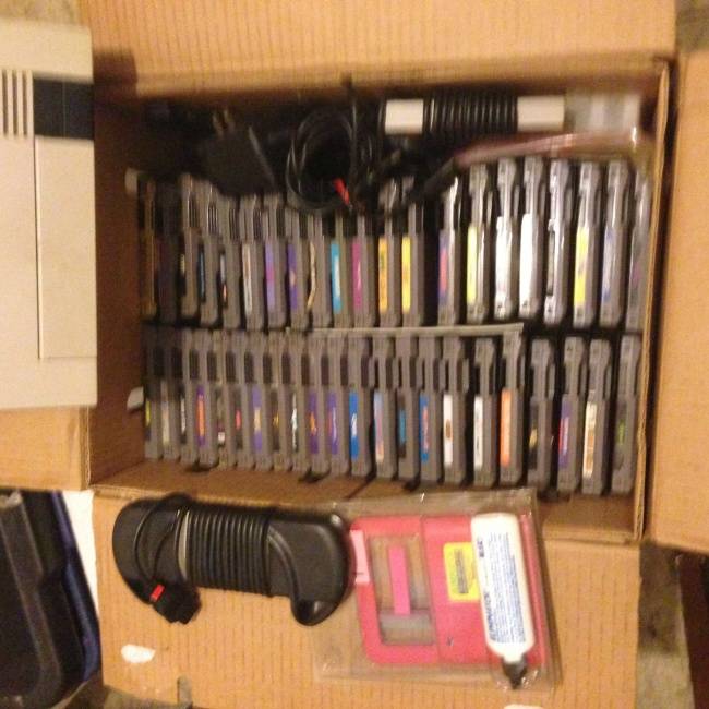 „Az előző bérlő felejtette a lakásban ezt a csomagot. Ez maga a megtestesült kincsesláda egy igazi gamer számára."