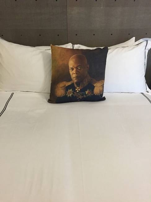 Nem egy megszokott szállodai kispárna.