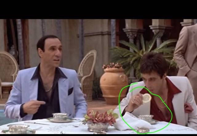 Az 1983-as Sebhelyesarcú című filmben láthatjuk, ahogy Tony Montana megeszi a citromot, amit egyébként a halas vacsora utáni kézmosáshoz kell használni. Ez egy utalás rá, hogy mennyire szegény volt gyerekkorában, és soha nem volt része a gazdagok szokásaiban.