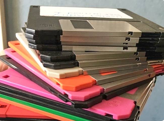 ,A 16 éves testvérem megkérdezte, hogy mik ezek, mire én azt válaszoltam, hogy az 'USB-k elődjei'...”