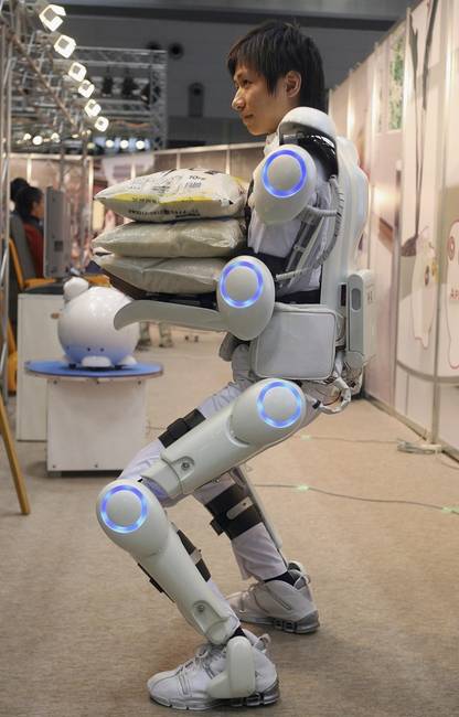 Úgynevezett exoskeleton (mesterséges külső váz), mely többszörösére emeli az emberek terhelőképességét. Az ára másfél millió forintról indul.