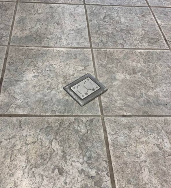 Nagyon érdekes hely ez egy elektromos konnektor számára.