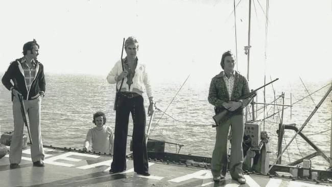 Sealand lakói őrt állnak, miután visszaverték Nagy-Britannia „támadását”