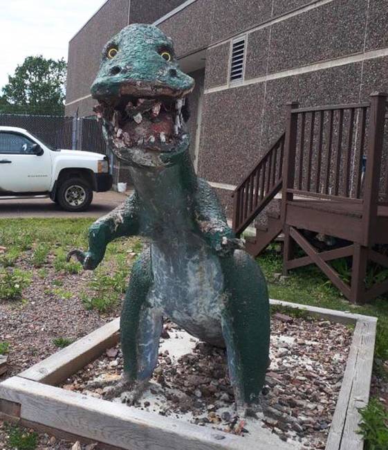 „Ez a dinoszaurusz a városom geológiai múzeumának bejáratánál található."