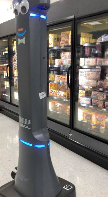 „Boltba mentem és ott találkoztam ezzel a robot-takarítóval, ami oda-vissza járt.''