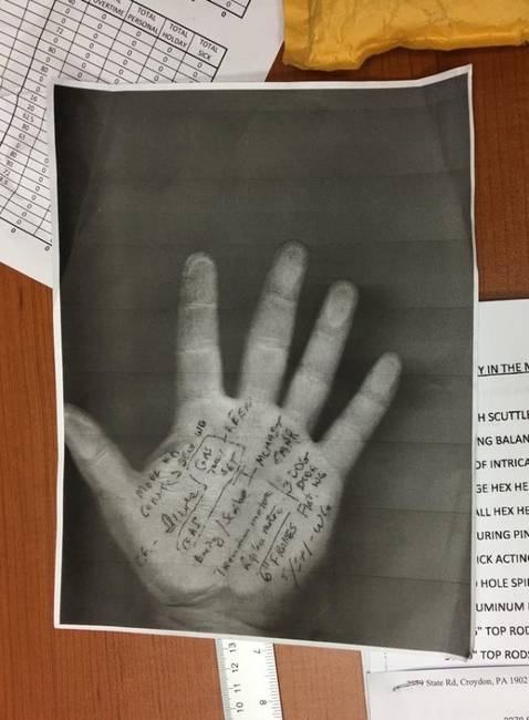 „A főnököm jegyzeteket ír a tenyerébe, és lefénymásolja azokat, hogy később is fel tudja őket használni."