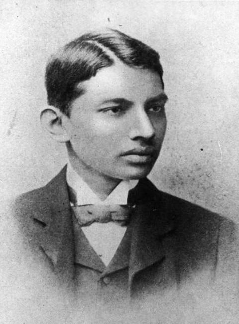 A fiatal Mahatma Gandhi, 1887-ben.