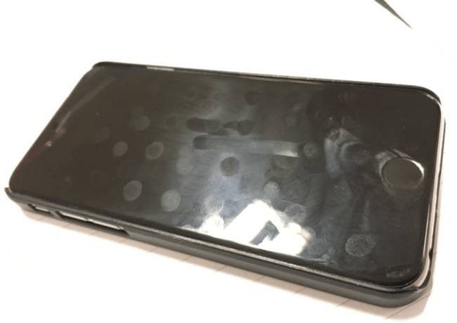 Vagy éppen a telefonunk kijelzőjére.
