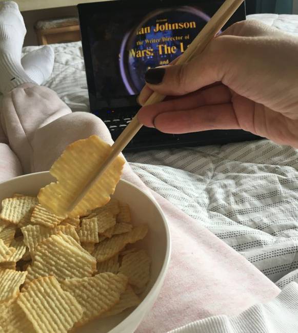 Használjunk evőpálcikát a chipsekhez.