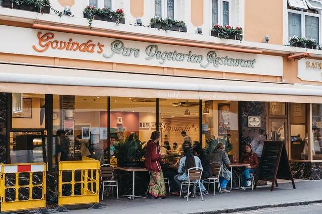 Több indiai étterem található Londonban, mint a legtöbb indiai városban.